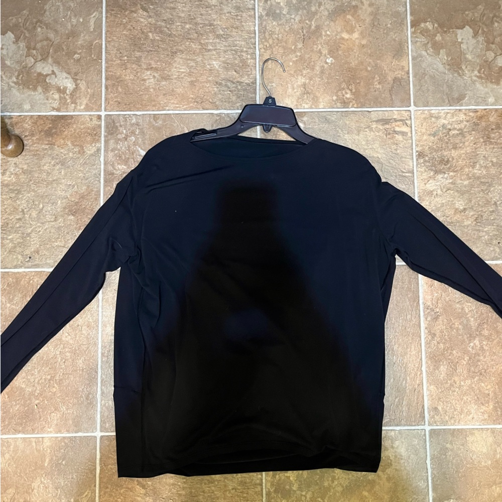LULULEMON TSHIRT